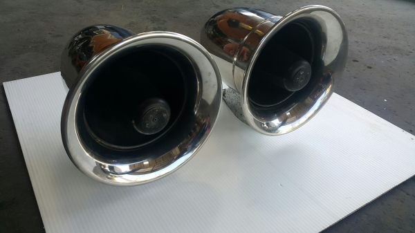 ลำโพงขยายเสียง ใช้ติดในรถ นอกรถ ใช้ต่อกับไมโครโฟน ตัวละ 1,800 บาท ลำโพงขยายเสียง ใช้ติดในรถ นอกรถ ใช้ต่อกับไมโครโฟน ตัวละ 1,800 บาท