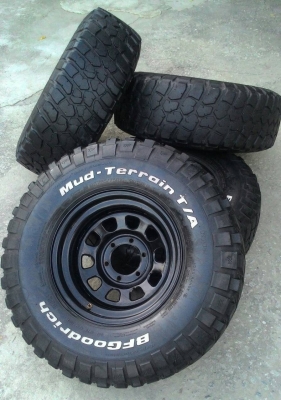 ขาย BF Mud 33 R 16 พร้อมล้อ