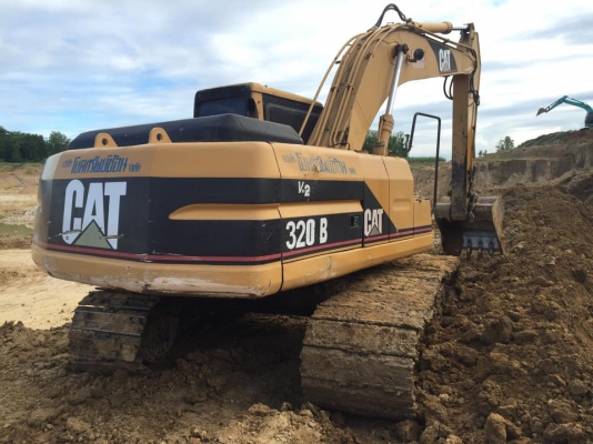 รถฝากขาย CAT 320V2 เก่าใน ตักดินอยู่บ้านโป่ง ราชบุรี