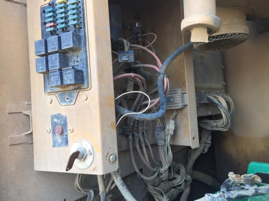 รถฝากขาย CAT 320V2 เก่าใน ตักดินอยู่บ้านโป่ง ราชบุรี