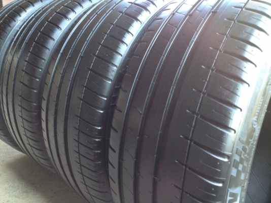 MICHELIN Pilot Sport3  215 45R17ปี2014 สภาพสวยมากๆดอกเยอะมากๆ