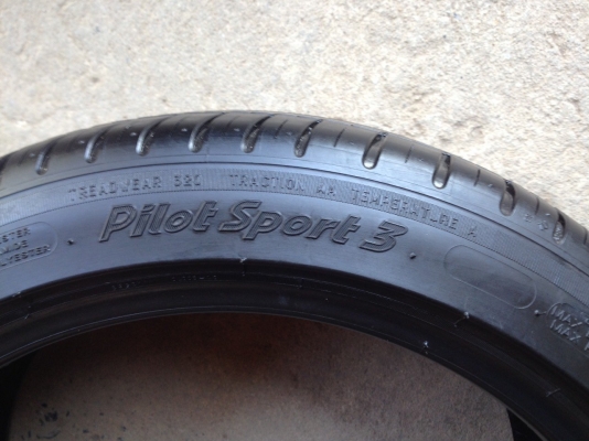 MICHELIN Pilot Sport3 215 45R17ปี2014 สภาพสวยมากๆดอกเยอะมากๆ MICHELIN Pilot Sport3 215 45R17ปี2014 สภาพสวยมากๆดอกเยอะมากๆ