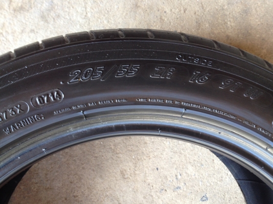 MICHELIN Pilot Sport3 215 45R17ปี2014 สภาพสวยมากๆดอกเยอะมากๆ MICHELIN Pilot Sport3 215 45R17ปี2014 สภาพสวยมากๆดอกเยอะมากๆ