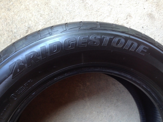 ยางBRIDGESTONE 215 60R16 ปี2014 สภาพสวยดอกเยอะมากๆ