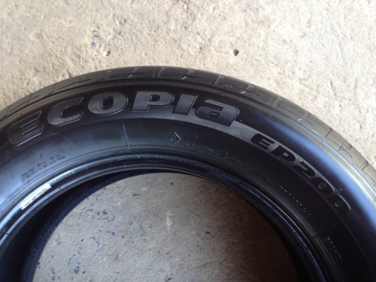 ยางBRIDGESTONE 215 60R16 ปี2014 สภาพสวยดอกเยอะมากๆ