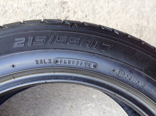 ยางDUNLOP LM704 215 55R17 ปี2014 สภาพสวยมากๆดอกเยอะมากๆ