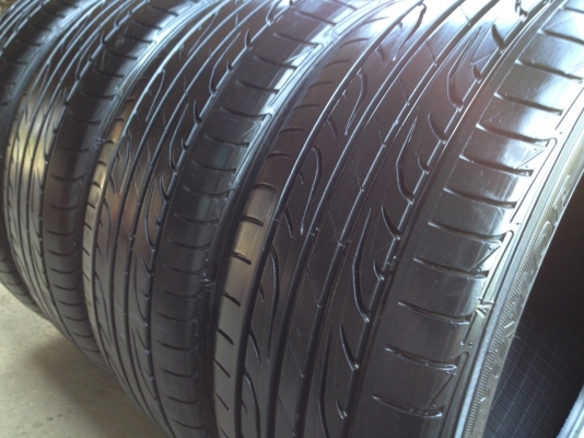 ยางDUNLOP LM704 215 55R17 ปี2014 สภาพสวยมากๆดอกเยอะมากๆ