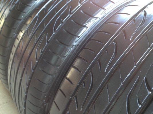 ยางDUNLOP LM704 215 55R17 ปี2014 สภาพสวยมากๆดอกเยอะมากๆ