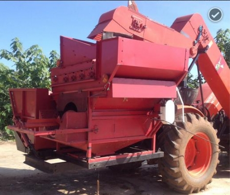 ขายเกี่ยวข้าวโพด ของกิจวาณิชย์ มีช่างติดตั้งให้ครับเพิ่งซื้อมาใช้งานได้แค่ 5ครั้งเองครับ