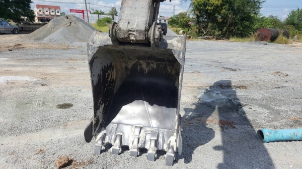 ขายแบคโฮ MITSUBISHI 200 รถใช้งานอยู่ โซ่ใหม่ เอวแน่น เครื่องดี เอกสารใบซื้อขาย