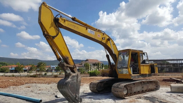 ขายแบคโฮ MITSUBISHI 200 รถใช้งานอยู่ โซ่ใหม่ เอวแน่น เครื่องดี เอกสารใบซื้อขาย