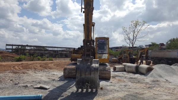 ขายแบคโฮ MITSUBISHI 200 รถใช้งานอยู่ โซ่ใหม่ เอวแน่น เครื่องดี เอกสารใบซื้อขาย