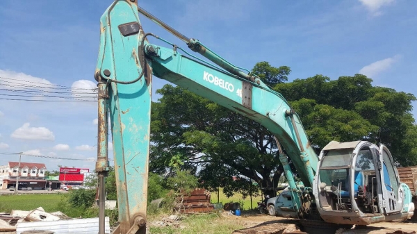 ขาย แบคโฮ KOBELCO SK200 Mark 5 เอกสารเล่มทะเบียนครบ ขายตามสภาพ ราคาต่อรองได้ครับ