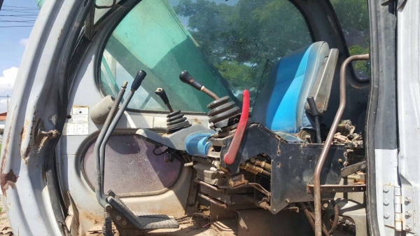 ขาย แบคโฮ KOBELCO SK200 Mark 5 เอกสารเล่มทะเบียนครบ ขายตามสภาพ ราคาต่อรองได้ครับ