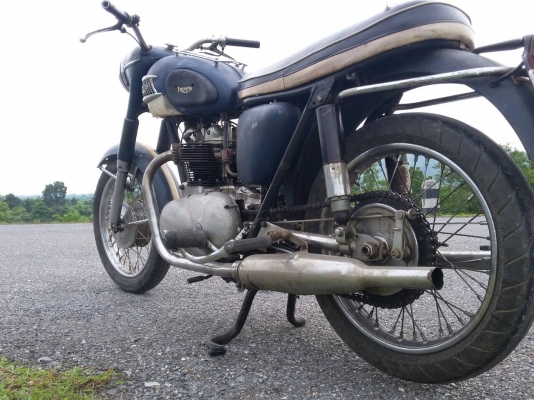 ขาย triumph เดิมๆ แห้งๆ เครื่องดีพร้อมใช้ เคยมีทะเบียน