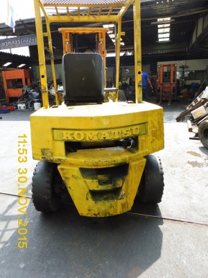 รถโฟล์คลิฟท์โคมัตสุราคาถูก พร้อมใช้งาน