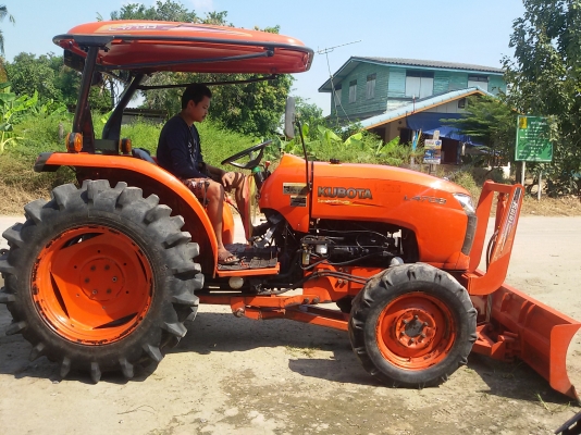 รถไถคูโบต้าL4708 มีไบมีดตราช้าง1อันสวยๆเดิมๆ พร้อมไช้งาน  ขายใน  ราคา378000บาท รถอยู่วังบัว คลองขลุง กำแพงเพชร    สนใจสอบุถามได้ที่081 3655997 อำพร  พาเจริญ  ราคาต่อรองได้อีกนะครับ