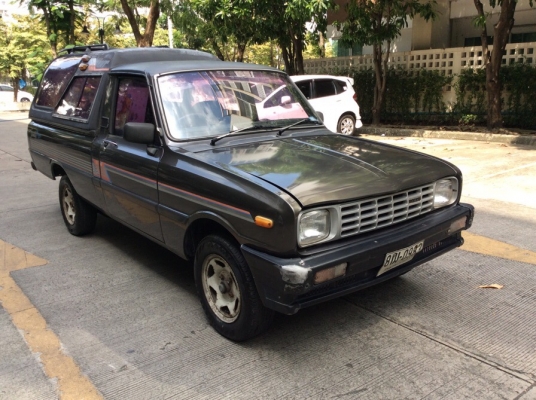 รถมาสด้า แฟมิเลีย มือเดียวป้ายแดง ปี92 เครื่อง 1.3 เกียร์ธรรมดา 5เกียร์ ภายในเดิมๆสะอาดแอร์หนาว วิทยุCD ตัวถังเดิมๆบางเดิมทั้งคันไม่มีชน ยางใหม่ แบตใหม่ ห้องเครื่องเดิมคัสซีดี เครื่องแน่นช่วงล่างดี รถขับดีครับ พร้อมใช้ เจาะทะลุจากโรงงานตั้งแต่ป้ายแดแจ้งปร