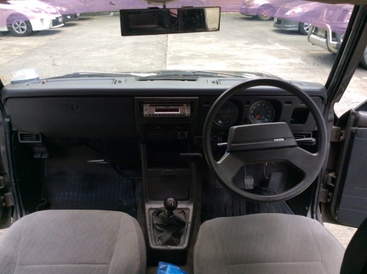 รถมาสด้า แฟมิเลีย มือเดียวป้ายแดง ปี92 เครื่อง 1.3 เกียร์ธรรมดา 5เกียร์ ภายในเดิมๆสะอาดแอร์หนาว วิทยุCD ตัวถังเดิมๆบางเดิมทั้งคันไม่มีชน ยางใหม่ แบตใหม่ ห้องเครื่องเดิมคัสซีดี เครื่องแน่นช่วงล่างดี รถขับดีครับ พร้อมใช้ เจาะทะลุจากโรงงานตั้งแต่ป้ายแดแจ้งปร