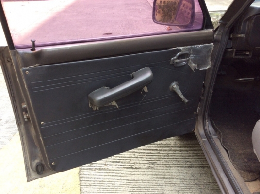 รถมาสด้า แฟมิเลีย มือเดียวป้ายแดง ปี92 เครื่อง 1.3 เกียร์ธรรมดา 5เกียร์ ภายในเดิมๆสะอาดแอร์หนาว วิทยุCD ตัวถังเดิมๆบางเดิมทั้งคันไม่มีชน ยางใหม่ แบตใหม่ ห้องเครื่องเดิมคัสซีดี เครื่องแน่นช่วงล่างดี รถขับดีครับ พร้อมใช้ เจาะทะลุจากโรงงานตั้งแต่ป้ายแดแจ้งปร