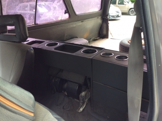 รถมาสด้า แฟมิเลีย มือเดียวป้ายแดง ปี92 เครื่อง 1.3 เกียร์ธรรมดา 5เกียร์ ภายในเดิมๆสะอาดแอร์หนาว วิทยุCD ตัวถังเดิมๆบางเดิมทั้งคันไม่มีชน ยางใหม่ แบตใหม่ ห้องเครื่องเดิมคัสซีดี เครื่องแน่นช่วงล่างดี รถขับดีครับ พร้อมใช้ เจาะทะลุจากโรงงานตั้งแต่ป้ายแดแจ้งปร