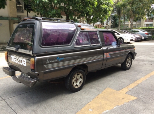 รถมาสด้า แฟมิเลีย มือเดียวป้ายแดง ปี92 เครื่อง 1.3 เกียร์ธรรมดา 5เกียร์ ภายในเดิมๆสะอาดแอร์หนาว วิทยุCD ตัวถังเดิมๆบางเดิมทั้งคันไม่มีชน ยางใหม่ แบตใหม่ ห้องเครื่องเดิมคัสซีดี เครื่องแน่นช่วงล่างดี รถขับดีครับ พร้อมใช้ เจาะทะลุจากโรงงานตั้งแต่ป้ายแดแจ้งปร