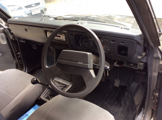 รถมาสด้า แฟมิเลีย มือเดียวป้ายแดง ปี92 เครื่อง 1.3 เกียร์ธรรมดา 5เกียร์ ภายในเดิมๆสะอาดแอร์หนาว วิทยุCD ตัวถังเดิมๆบางเดิมทั้งคันไม่มีชน ยางใหม่ แบตใหม่ ห้องเครื่องเดิมคัสซีดี เครื่องแน่นช่วงล่างดี รถขับดีครับ พร้อมใช้ เจาะทะลุจากโรงงานตั้งแต่ป้ายแดแจ้งปร