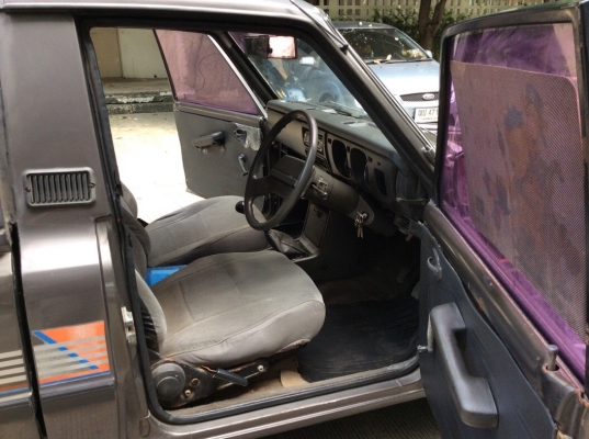 รถมาสด้า แฟมิเลีย มือเดียวป้ายแดง ปี92 เครื่อง 1.3 เกียร์ธรรมดา 5เกียร์ ภายในเดิมๆสะอาดแอร์หนาว วิทยุCD ตัวถังเดิมๆบางเดิมทั้งคันไม่มีชน ยางใหม่ แบตใหม่ ห้องเครื่องเดิมคัสซีดี เครื่องแน่นช่วงล่างดี รถขับดีครับ พร้อมใช้ เจาะทะลุจากโรงงานตั้งแต่ป้ายแดแจ้งปร