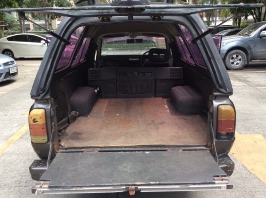 รถมาสด้า แฟมิเลีย มือเดียวป้ายแดง ปี92 เครื่อง 1.3 เกียร์ธรรมดา 5เกียร์ ภายในเดิมๆสะอาดแอร์หนาว วิทยุCD ตัวถังเดิมๆบางเดิมทั้งคันไม่มีชน ยางใหม่ แบตใหม่ ห้องเครื่องเดิมคัสซีดี เครื่องแน่นช่วงล่างดี รถขับดีครับ พร้อมใช้ เจาะทะลุจากโรงงานตั้งแต่ป้ายแดแจ้งปร