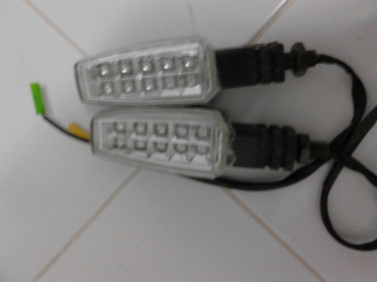 ขายไฟเลี้ยวLED เหลี่ยม ราคา 250 บาท พร้อมส่ง ขายไฟเลี้ยวLED เหลี่ยม ราคา 250 บาท พร้อมส่ง