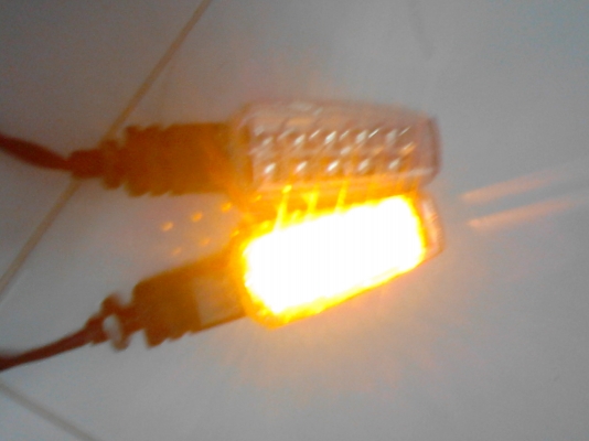 ขายไฟเลี้ยวLED เหลี่ยม ราคา 250 บาท พร้อมส่ง