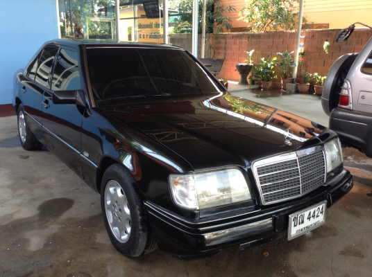 รถเก๋งสภาพดี พร้อมใช้งาน Benz ปี94 เครื่องJ. ติดแก๊สแล้ว เกียร์ออโต้ เบาะหนัง. มีจอทีวี ราคา 100,000 บ.