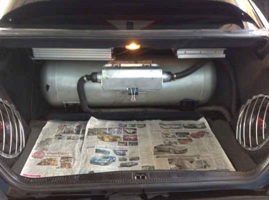 รถเก๋งสภาพดี พร้อมใช้งาน Benz ปี94 เครื่องJ. ติดแก๊สแล้ว เกียร์ออโต้ เบาะหนัง. มีจอทีวี ราคา 100,000 บ.