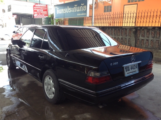 รถเก๋งสภาพดี พร้อมใช้งาน Benz ปี94 เครื่องJ. ติดแก๊สแล้ว เกียร์ออโต้ เบาะหนัง. มีจอทีวี ราคา 118,000 บ.