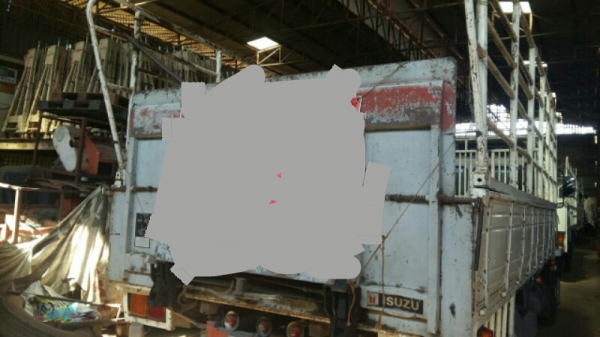 หกล้อ อีซูซุ FSR11H-175แรง แคชชีใหญ ช่วงยาว5.50ม สภาพดีสวยกริ๊ปเดิมทั้งคัน มีท้ายลิฟไฮโลริส ทะเบียนพร้อมโอน