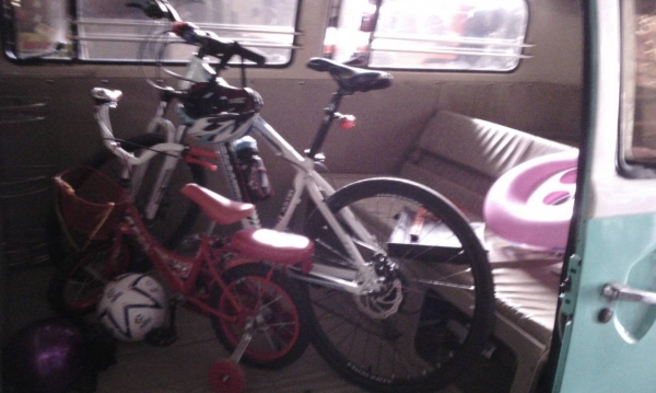 รถโฟล์คตู้แตงโม สีเขียวหลังคาขาว ทูโทน คลาสสิก ปี 82 รถโฟล์คตู้แตงโม สีเขียวหลังคาขาว ทูโทน คลาสสิก ปี 82