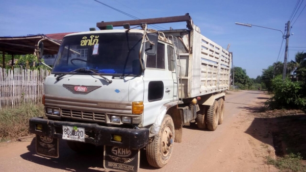 ขายรถ10ล้อดั้มKT725เครือง180แรงวางหัวลงเล่มแล้วพร้อมโอน