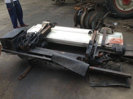 ขายลิ๊ฟติดท้ายรถ6ล้อ24โวล เป็นมิเนียม กว้าง2เมตร ขายถูกๆครับ จะเอาตังไปซื้อนมลูก 18000 บาท