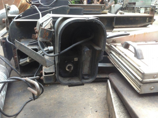 ขายลิ๊ฟติดท้ายรถ6ล้อ24โวล เป็นมิเนียม กว้าง2เมตร ขายถูกๆครับ จะเอาตังไปซื้อนมลูก 18000 บาท