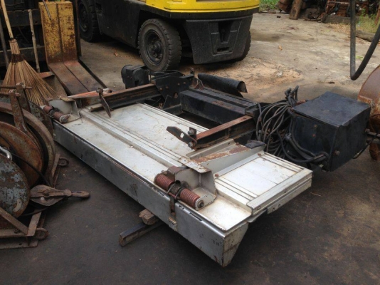 ขายลิ๊ฟติดท้ายรถ6ล้อ24โวล เป็นมิเนียม กว้าง2เมตร ขายถูกๆครับ จะเอาตังไปซื้อนมลูก 18000 บาท