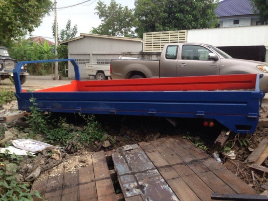 ขายครับกระบะเหล็กสั่งทำแต่ไม่ได้ใช้ ยาว5เมตร กว้าง210 ไฟท้ายLED เป็นเหล็กทั้งลูก ขาย 35000 บาท