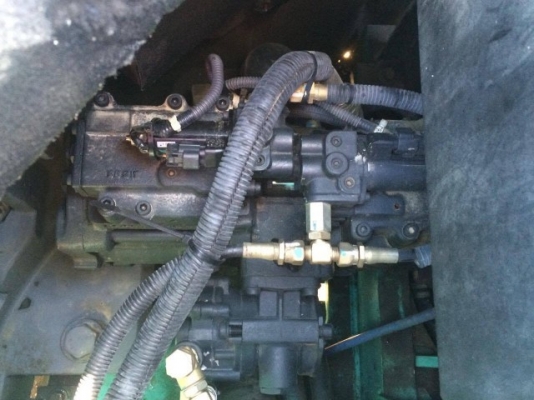 ขายรถแบคโฮ KOBELCO SK135SR YY04  ปี2007 สภาพสวยพร้อมใช้งาน รถนอกนำเข้าจากญี่ปุ่น มีVDOการทำงานครับ