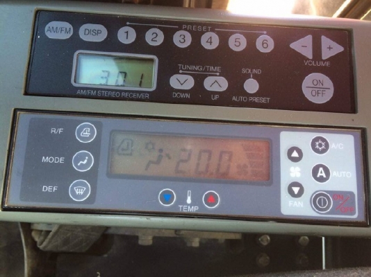 ขายรถแบคโฮ KOBELCO SK135SR YY04  ปี2007 สภาพสวยพร้อมใช้งาน รถนอกนำเข้าจากญี่ปุ่น มีVDOการทำงานครับ