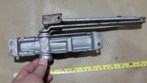 ลดๆๆๆๆอีกโช๊คประตู Yale Made In USA.