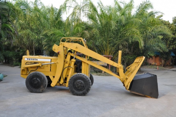 ขายรถตักTOYOTA SY ดีเซลขับ4ล้อ สวยเดิมจากญี่ปุ่น งากระดก ยังไม่เคยใช้ในไทย 180,000เท่านั้น