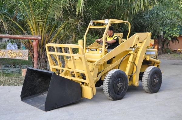 ขายรถตักTOYOTA SY ดีเซลขับ4ล้อ สวยเดิมจากญี่ปุ่น งากระดก ยังไม่เคยใช้ในไทย 180,000เท่านั้น