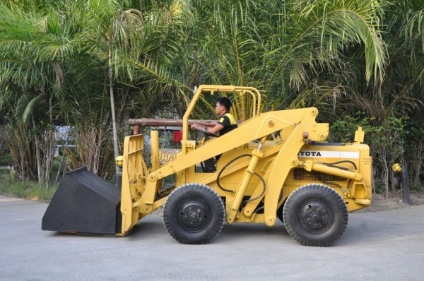 ขายรถตักTOYOTA SY ดีเซลขับ4ล้อ สวยเดิมจากญี่ปุ่น งากระดก ยังไม่เคยใช้ในไทย 180,000เท่านั้น