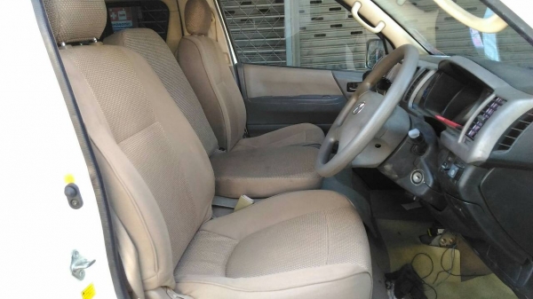 เบาะรถตู้4แถว คนขับ คนนั่งข้างด้วย ตามรูปครับ6000บาท อยู่ดอนเมืองTEL0890671028 ID Line arnat1028