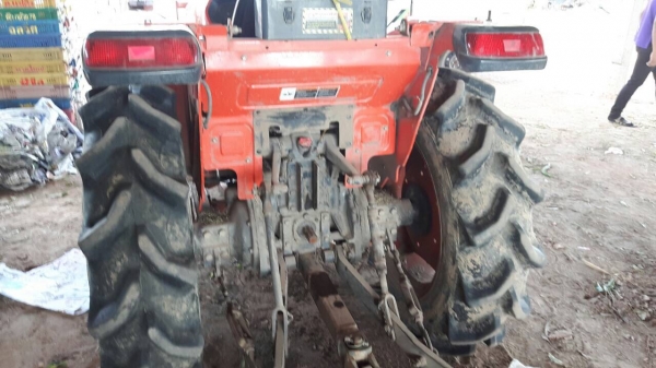 รถฝากขาย คูโบต้า L3008  พร้อมอุปกรณ์ 2 ชิ้น ดันหน้า+ ผาน5.  รถสวยพร้อมใช้งาน ชั่วโมงน้อย