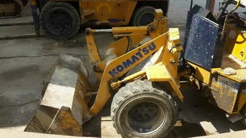 ขายถูกครับ รถตักล้อยาง KOMATSU WA20 แบบเอวอ่อน ขับเคลื่อน 4 ล้อ ขายถูกครับ รถตักล้อยาง KOMATSU WA20 แบบเอวอ่อน ขับเคลื่อน 4 ล้อ